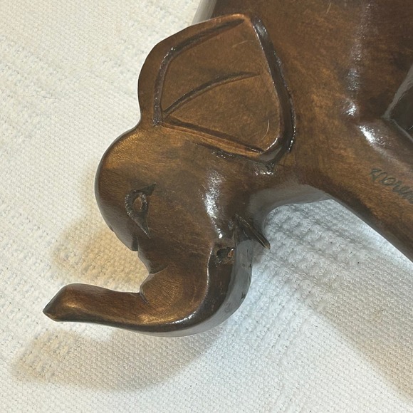 African Elephant Hand Carved Wooden Bahamas on Leg - Picture 8 of 8